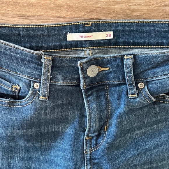 Levi’s Red Tab 5 pocket 711 Skinny light wash size 28 Jeans - Picture 4 of 4